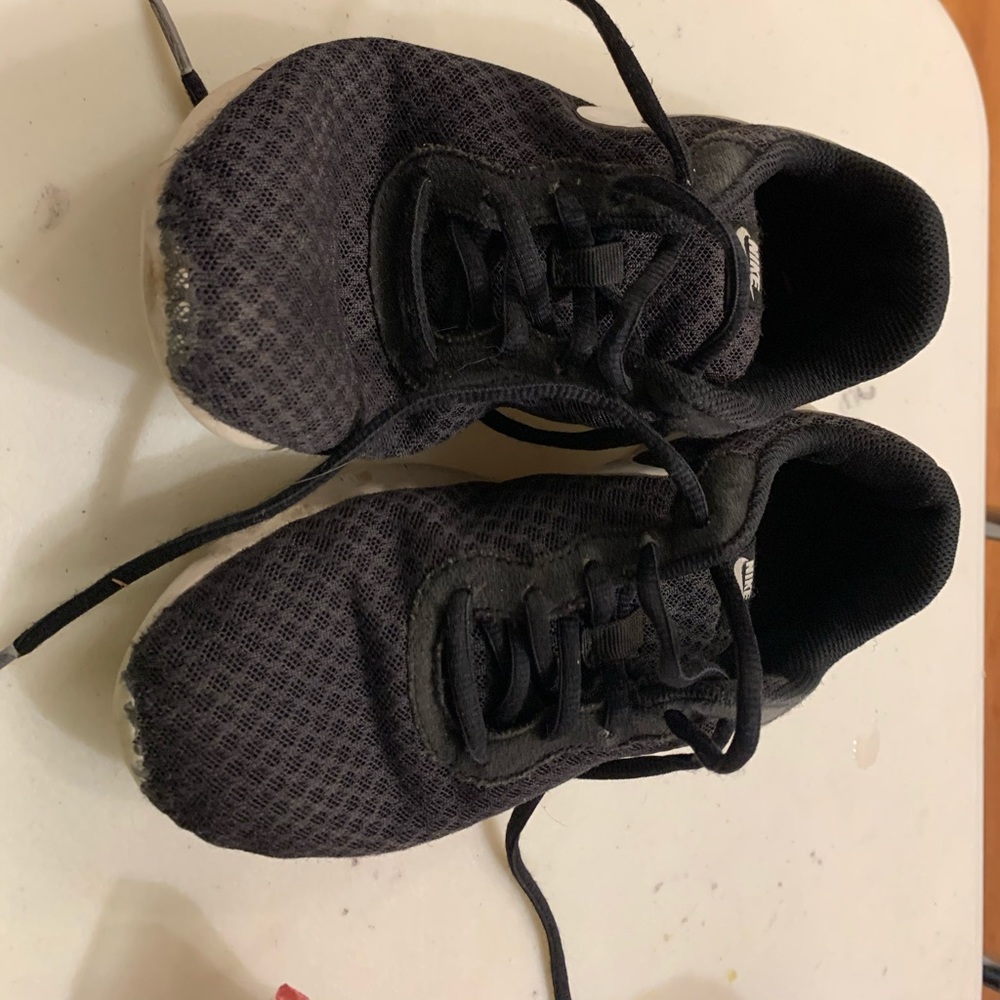 Boys nike tennis shoes